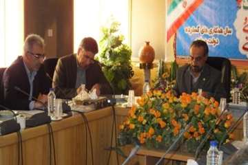 جلسه ستاد کنترل وپیشگیری ازآنفولانزای فوق هادپرندگان باحضوراستاندارسمنان ودکترتهرانی مدیرکل دفتربهدا