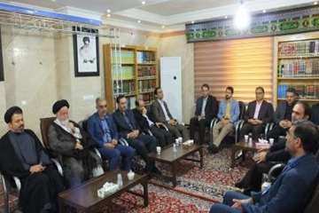 دیدار مدیرکل دامپزشکی و پرسنل اداره کل دامپزشکی استان به مناسبت روز ملی دامپزشکی با نماینده ولی فقیه