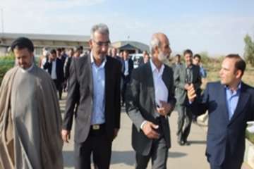 بازدید وزیر جهادکشاورزی و استاندار سمنان و رئیس سازمان دامپزشکی کشور از مزرعه شتر ایرانی سمنان