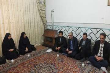 دیدارمدیرکل دامپزشکی استان سمنان به اتفاق هیئت همراه از خانواده محترم جانباز قیومی  به مناسبت دهه فج