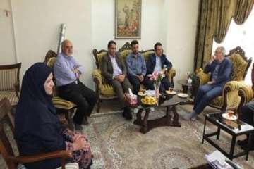 دیدار دکتر سعیدی مدیر کل محترم دامپزشکی استان سمنان به اتفاق هیئت همراه از خانواده محترم رسرکارخانم 