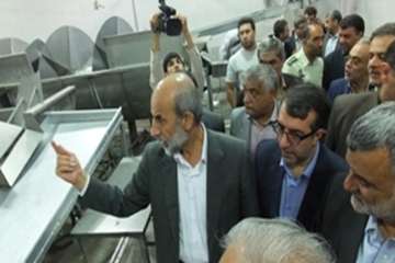 بازدید وزیر جهادکشاورزی واستاندارسمنان ورئیس سازمان دامپزشگی کشورازکشتارگاه طیورپرسپیدشهرستان گرمسار