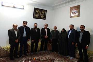 دیدار دکتر سعیدی مدیرکل محترم دامپزشکی استان سمنان به اتفاق هیئت همراه با خانواده شهید والامقام حسین