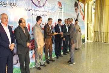 تجلیل از همکاران بازنشسته ادارات دامپزشکی استان  وکارمندان نمونه در مراسم جشن هفته دامپزشکی 7/7/95