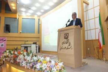 سخنرانی دکتر سعیدی مدیر کل دامپزشکی استان درمراسم بزرگداشت روز ملی دامپزشکی در محل دانشکده دامپزشکی 