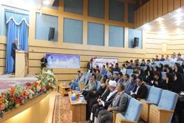سخنرانی دکتر سعیدی مدیر کل دامپزشکی استان درمراسم بزرگداشت روز ملی دامپزشکی در محل دانشکده دامپزشکی 