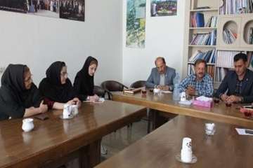 حضور دکتر حسینی مدیرکل محترم دامپزشکی استان سمنان در دفتر روزنامه پیام وتبریک روز خبر نگار وپاسخ به 