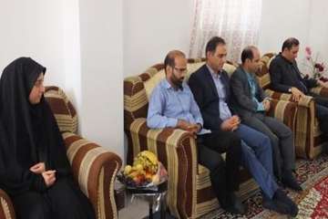 دیدار دکتر حسینی مدیرکل محترم دامپزشکی استان سمنان به اتفاق هیئت همراه از خانواده محترم رزمنده حاج ا
