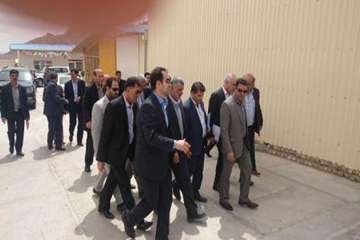 بازدیدوزیرجهادکشاورزی ودکترخلج رئیس سازمان دامپزشکی کشوردرسفرریاست جمهوری به استان سمنان ازشرکت مزرع