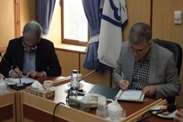 امضاء تفاهمنامه همکاری بین اداره کل دامپزشکی استان ودانشگاه سمنان درهفته دامپزشکی 