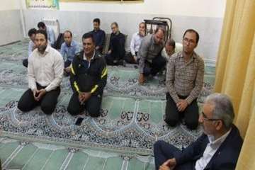 حضور دوچرخه سوار حامل پیام وپرچم متبرک شده عتبات وعالیات مزین به تمثال مبارک شهدادر اداره کل دامپزشک