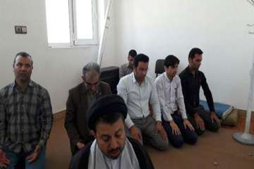 برگزاری نماز جماعت در اداره دامپزشکی شهرستان میامی