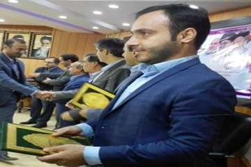 تقدیرازدکتر مهدی اصغری به عنوان کارمند نمونه درجشنواره شهید رجایی -هفته دولت 8شهریور 96