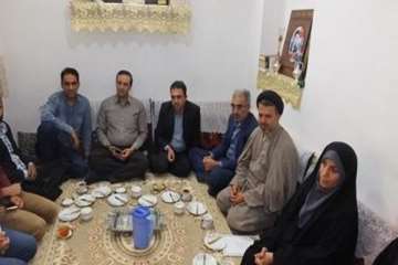 دیدار مدیرکل دامپزشکی استان سمنان به اتفاق هیئت همراه از خانواده شهید والامقام محمود برزوئی