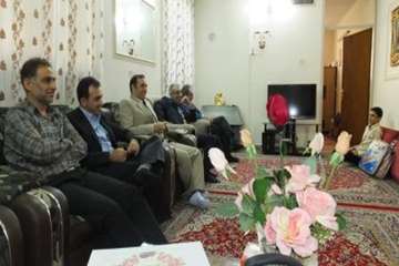 دیدارمدیرکل دامپزشکی استان سمنان  به اتفاق هیئت همراه باخانواده رزمنده نقی دوستمحمدی به مناسبت آزادس