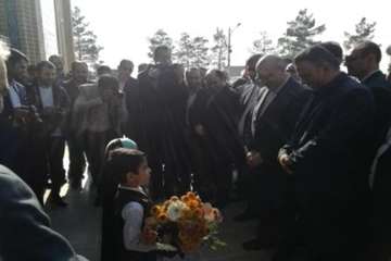 حضور دکتر سعیدی مدیر کل دامپزشکی استان سمنان در گلزار شهدای شهرستان سرخه واحترام به مقام شامخ شهدا و