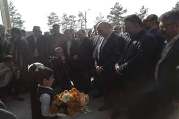 حضور دکتر سعیدی مدیر کل دامپزشکی استان سمنان در گلزار شهدای شهرستان سرخه واحترام به مقام شامخ شهدا و