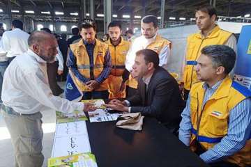 استقرار میز خدمت به مناسبت هفته دامپزشکی در محل مصلی نمازجمعه12مهرماه98