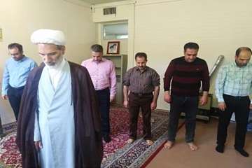 بازدید مسئول دفتر نمایندگی ولی فقیه و دبیر اقامه نماز اداره کل دامپزشکی استان سمنان با پرپایی اقامه 