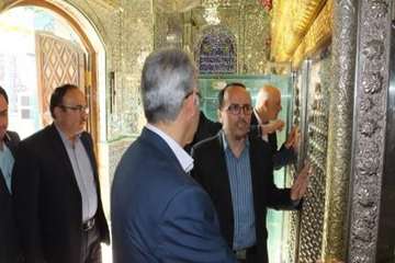 حضور دکتر رفیعی پور ریاست سازمان دامپزشکی کشور و هیئت همراه در گلزار شهدای شهرستان سمنان
