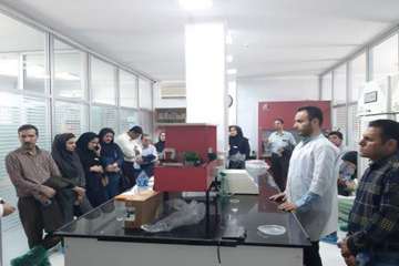 دوره باز آموزی بیماریهای مشترک انسان ودام با حضور پرسنل مرکز بهداشت شهرستان مهدیشهر در آزمایشگاه مرک
