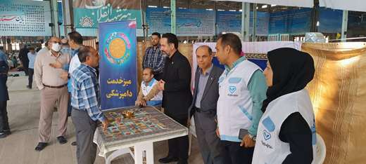  برپایی میز خدمت دامپزشکی در مصلی نمازجمعه مرکز استان به مناسبت هفته و روز ملی دامپزشکی